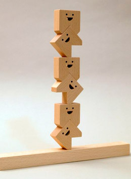 juego de figuras y equilibrio en madera cortadas con router cnc